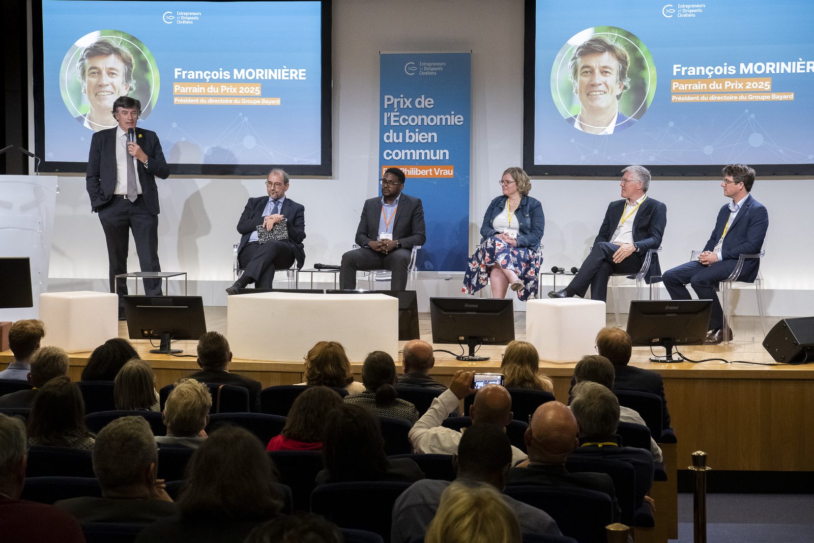 Remise du Prix de l'économie du bien commun devant les dirigeants réunis
