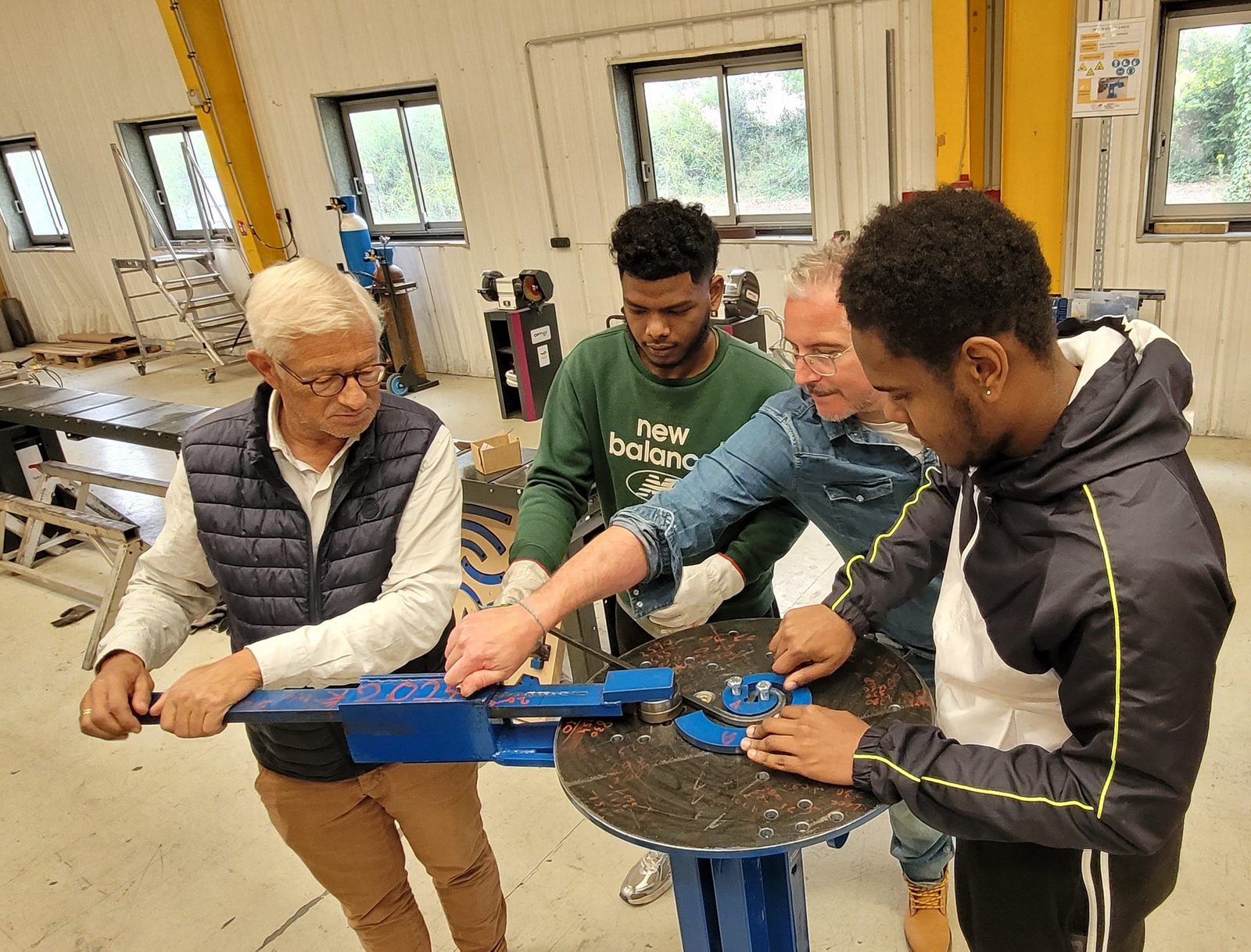 Jeunes formés dans une École de Production soutenue par la Fondation